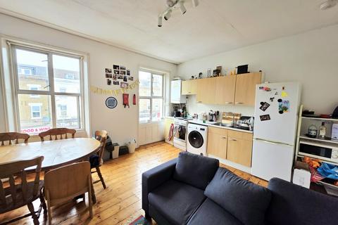 4 bedroom flat to rent, Junction Road, Archway, N19