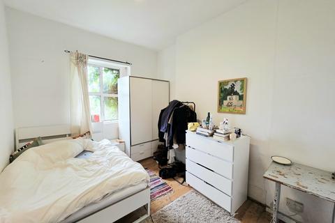 4 bedroom flat to rent, Junction Road, Archway, N19