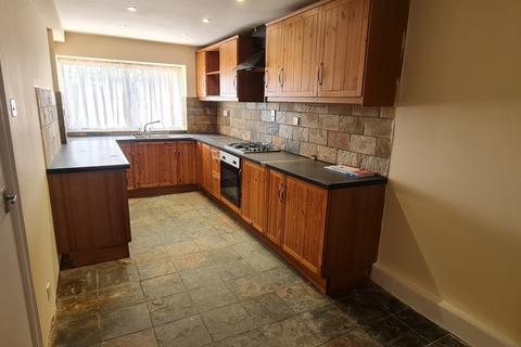 3 bedroom flat for sale, Hunt Road, London UB2