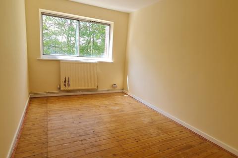 3 bedroom flat for sale, Hunt Road, London UB2