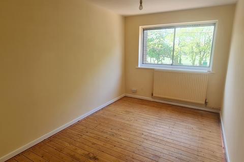 3 bedroom flat for sale, Hunt Road, London UB2