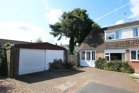 59 Windfield, Leatherhead, KT22 8UH