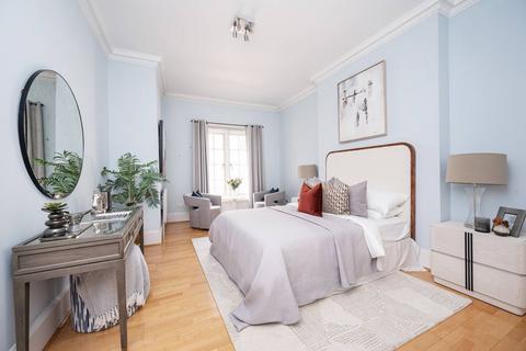 undefined, Fleet Street, Clerkenwell, London, EC4A
