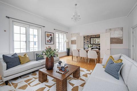 undefined, Fleet Street, Clerkenwell, London, EC4A