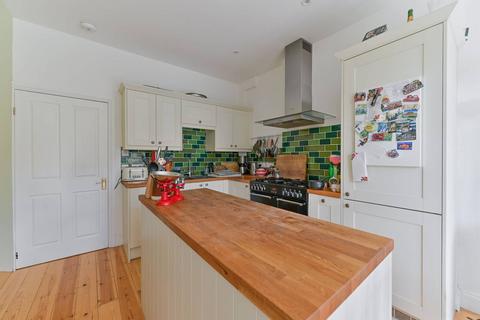18 Huntly Road, London, SE25 6QY