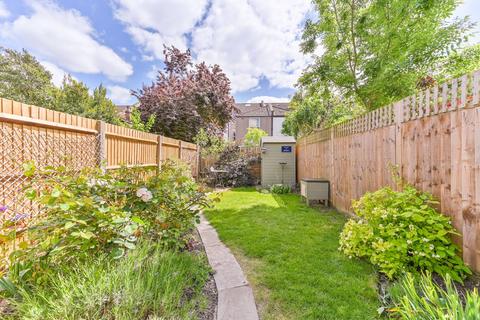 18 Huntly Road, London, SE25 6QY