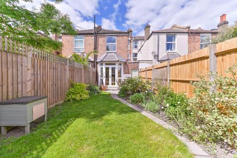 18 Huntly Road, London, SE25 6QY
