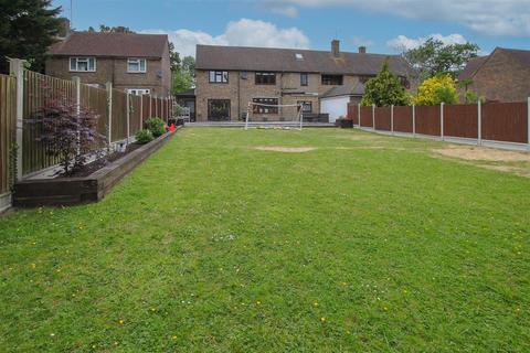 12 Wincanton Road, Romford, RM3 9DH