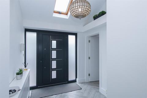 12 Wincanton Road, Romford, RM3 9DH