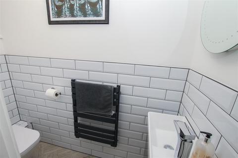 12 Wincanton Road, Romford, RM3 9DH