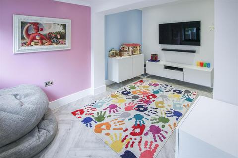 12 Wincanton Road, Romford, RM3 9DH