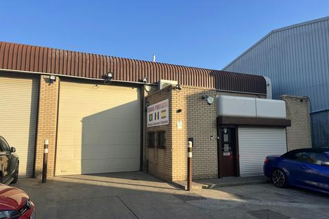 Warehouse to rent, 14-18 Commercial Rd London N18 1TP