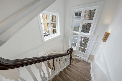Office to rent, 26 Curzon St London W1J 7TQ