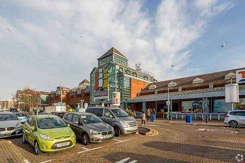 Shop to rent, Redriff Rd London SE16 7LL
