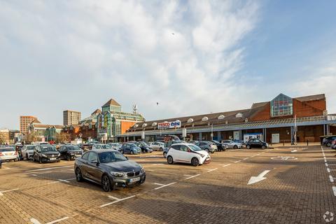 Shop to rent, Redriff Rd London SE16 7LL