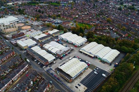 Warehouse to rent, Longford Trading Estate Manchester M32 0JT