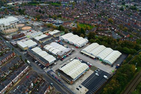 Warehouse to rent, Longford Trading Estate Manchester M32 0JT