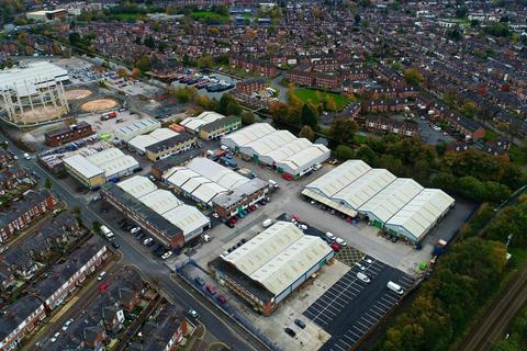 Warehouse to rent, Longford Trading Estate Manchester M32 0JT