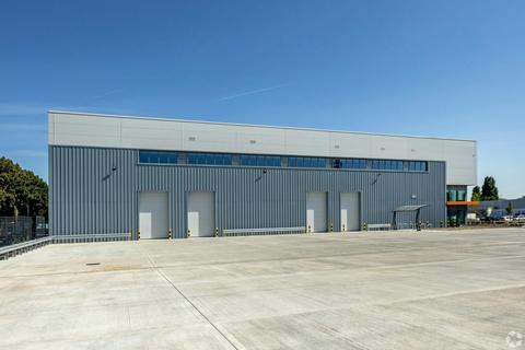 Distribution warehouse to rent, Claps Gate Ln London E6 6JF