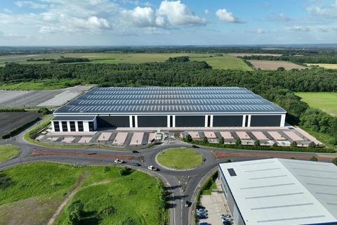 Distribution warehouse to rent, Lincoln Green Way Doncaster DN9 3RH
