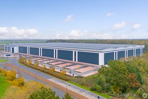 Distribution warehouse to rent, Lincoln Green Way Doncaster DN9 3RH