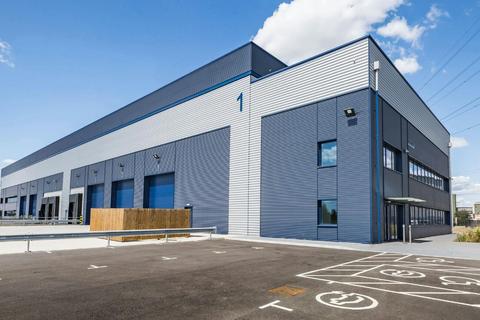 Distribution warehouse to rent, Ferry Ln Rainham RM13 9DD