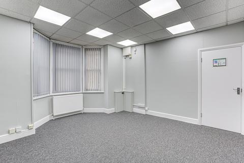 Office to rent, 42 Watling St Radlett WD7 7NN