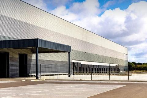 Warehouse to rent, J11 M40 Frontier Park Banbury OX17 2BL