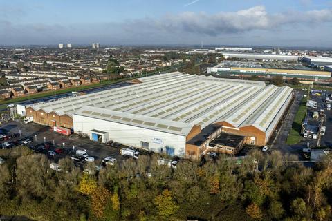 Distribution warehouse to rent, Moorgate Rd Liverpool L33 7XW
