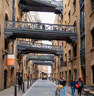 Retail property (high street) to rent, Tower Bridge Rd London SE1 2YR