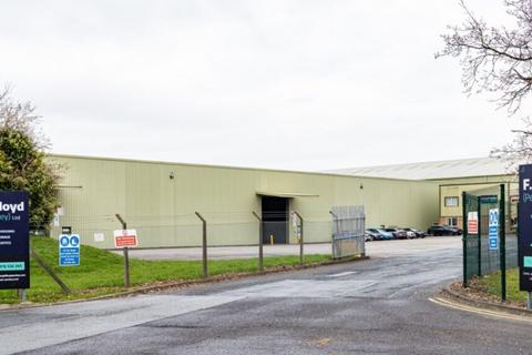 Warehouse to rent, Bridge Rd Wrexham LL13 9SQ