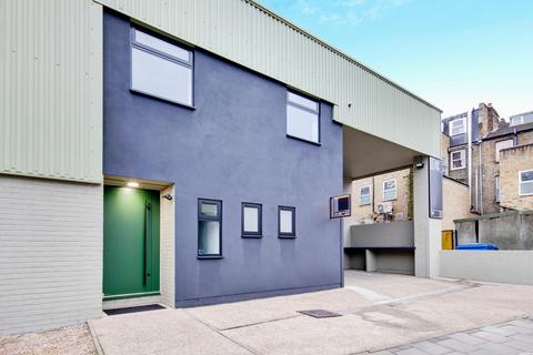 Distribution warehouse to rent, Ferrier St London SW18 1SN