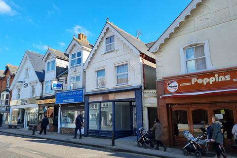 Retail property (high street) to rent, 15 Chapel St Petersfield GU32 3DT