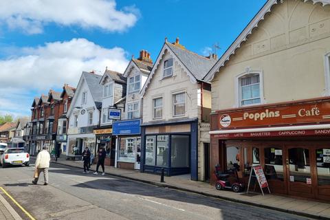 Retail property (high street) to rent, 15 Chapel St Petersfield GU32 3DT