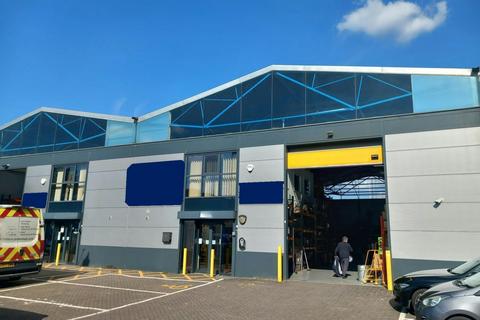 Warehouse to rent, Priors Way Maidenhead SL6 2GQ