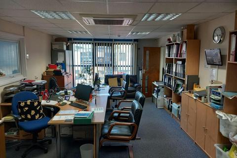 Warehouse to rent, Priors Way Maidenhead SL6 2GQ