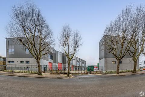 Property to rent, Peterboat Close London SE10 0PX