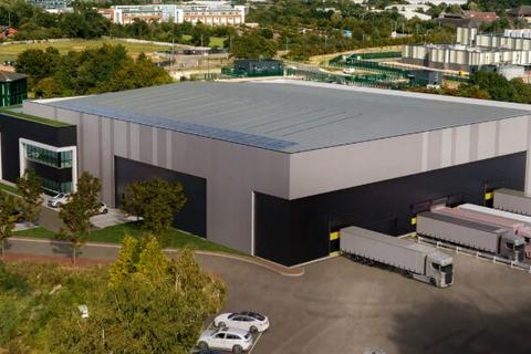 Warehouse to rent, John Nike Way Bracknell RG12 8TN