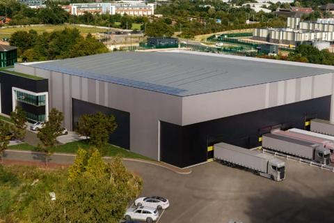 Warehouse to rent, John Nike Way Bracknell RG12 8TN