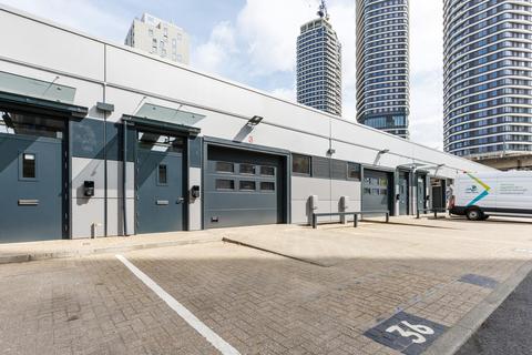 Property to rent, 10 Prestons Rd London E14 9RL