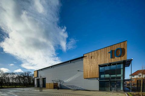 Distribution warehouse to rent, Headley Rd E Reading RG5 4SN