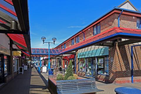 Retail property (high street) to rent, The Broadway Thatcham RG19 3HN