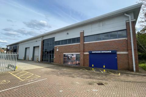 Warehouse to rent, Molly Millars Ln Wokingham RG41 2PT