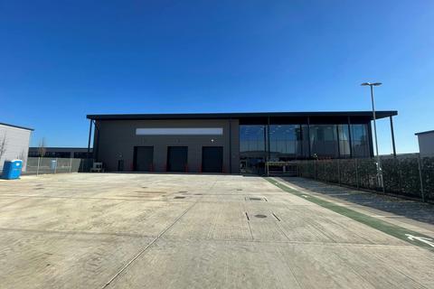 Warehouse to rent, 690 Stirling Rd Slough SL1 4ST