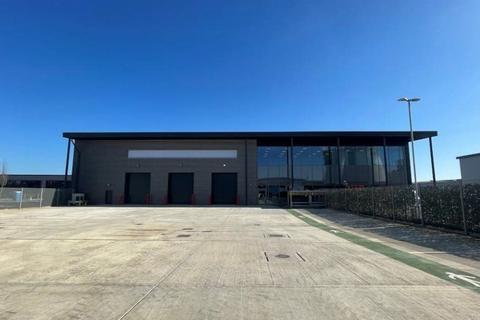 Warehouse to rent, 690 Stirling Rd Slough SL1 4ST