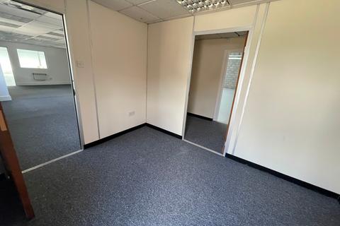 Industrial unit to rent, Tonbridge Rd Romford RM3 8TS