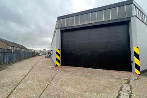 Industrial unit to rent, Tonbridge Rd Romford RM3 8TS