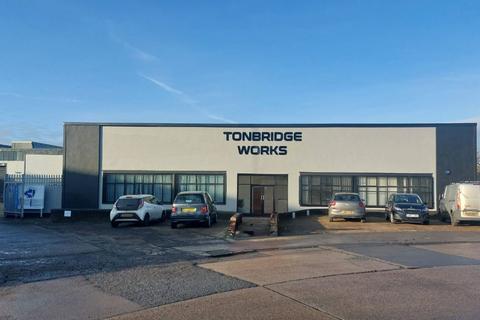 Industrial unit to rent, Tonbridge Rd Romford RM3 8TS
