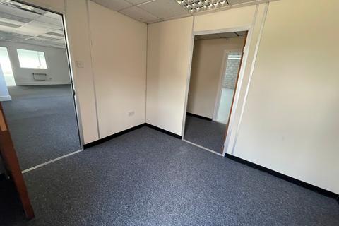Industrial unit to rent, Tonbridge Rd Romford RM3 8TS