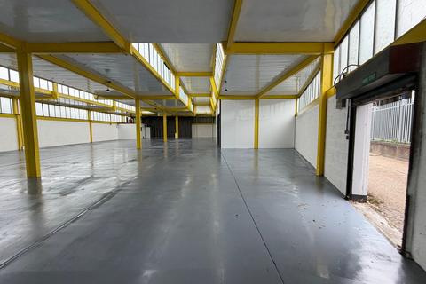 Industrial unit to rent, Tonbridge Rd Romford RM3 8TS